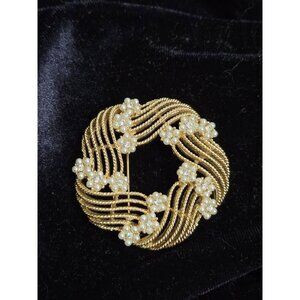 Vtg Lisner Wreath Brooch Rhinestone Pin Faux Pearl Flower Gold Tone